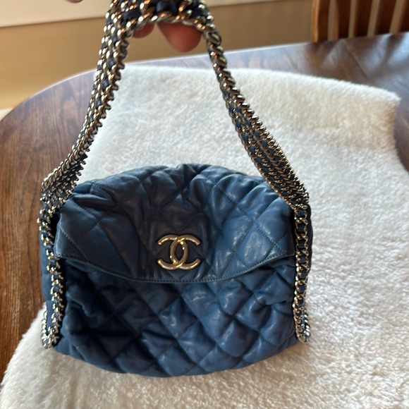 Chanel quilted hobo shoulder bag - Picture 1 of 14